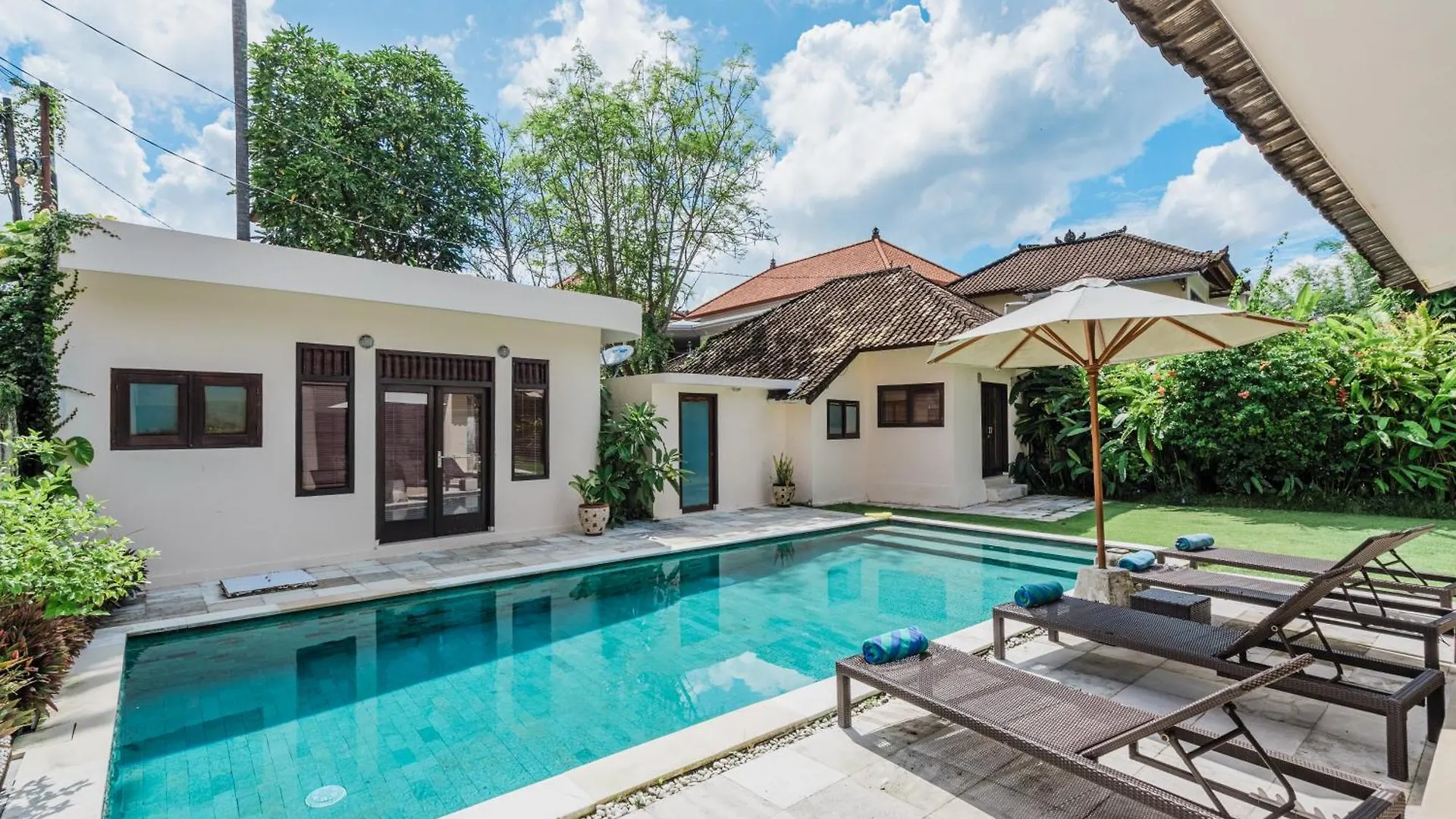 14 Bedroom Villa Vista Seminyak Indonesien