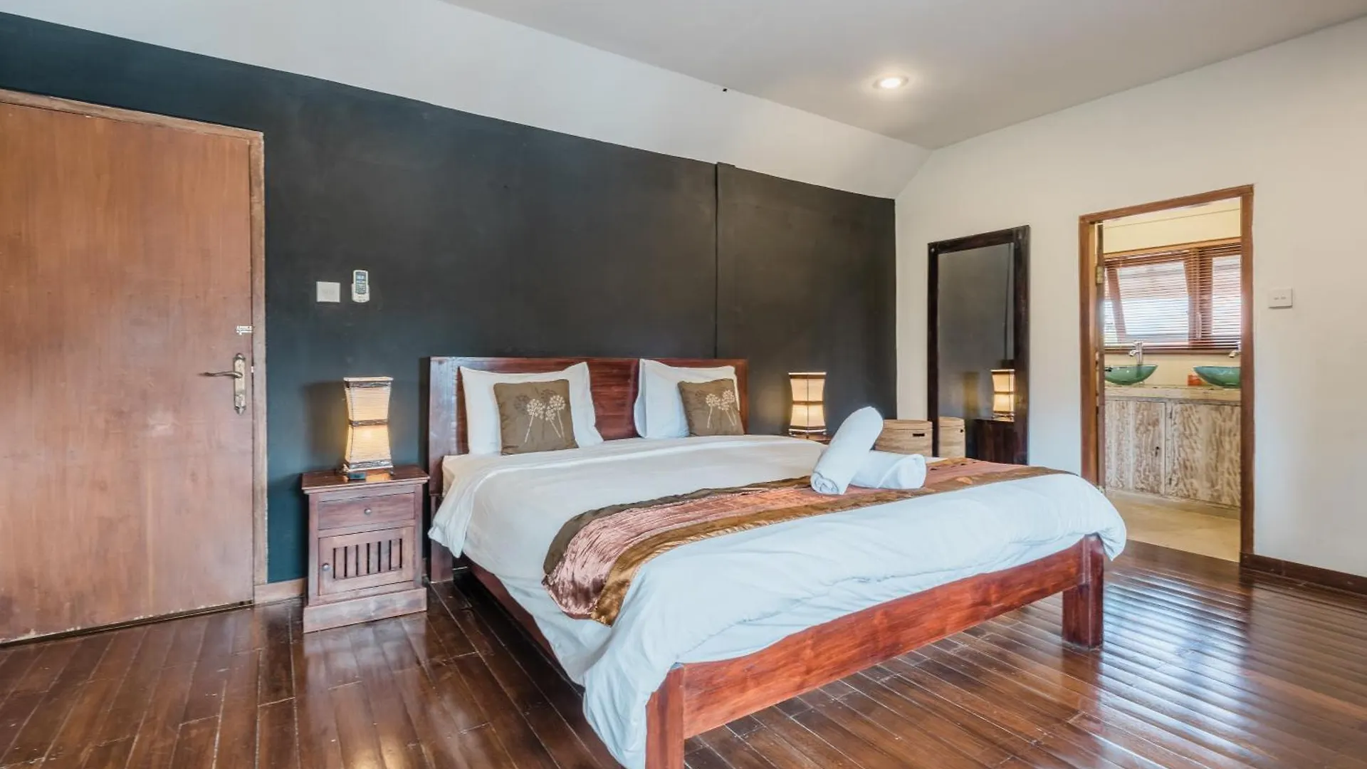 14 Bedroom Villa Vista Seminyak 0*,  Indonesien