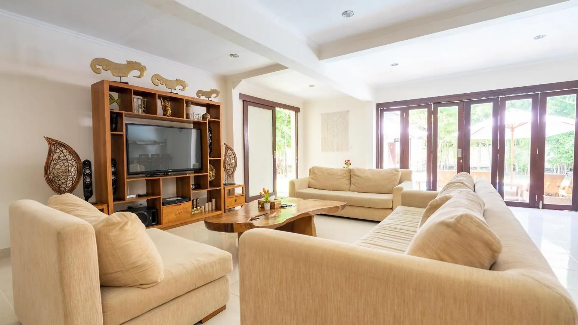 14 Bedroom Villa Vista Seminyak Indonesien
