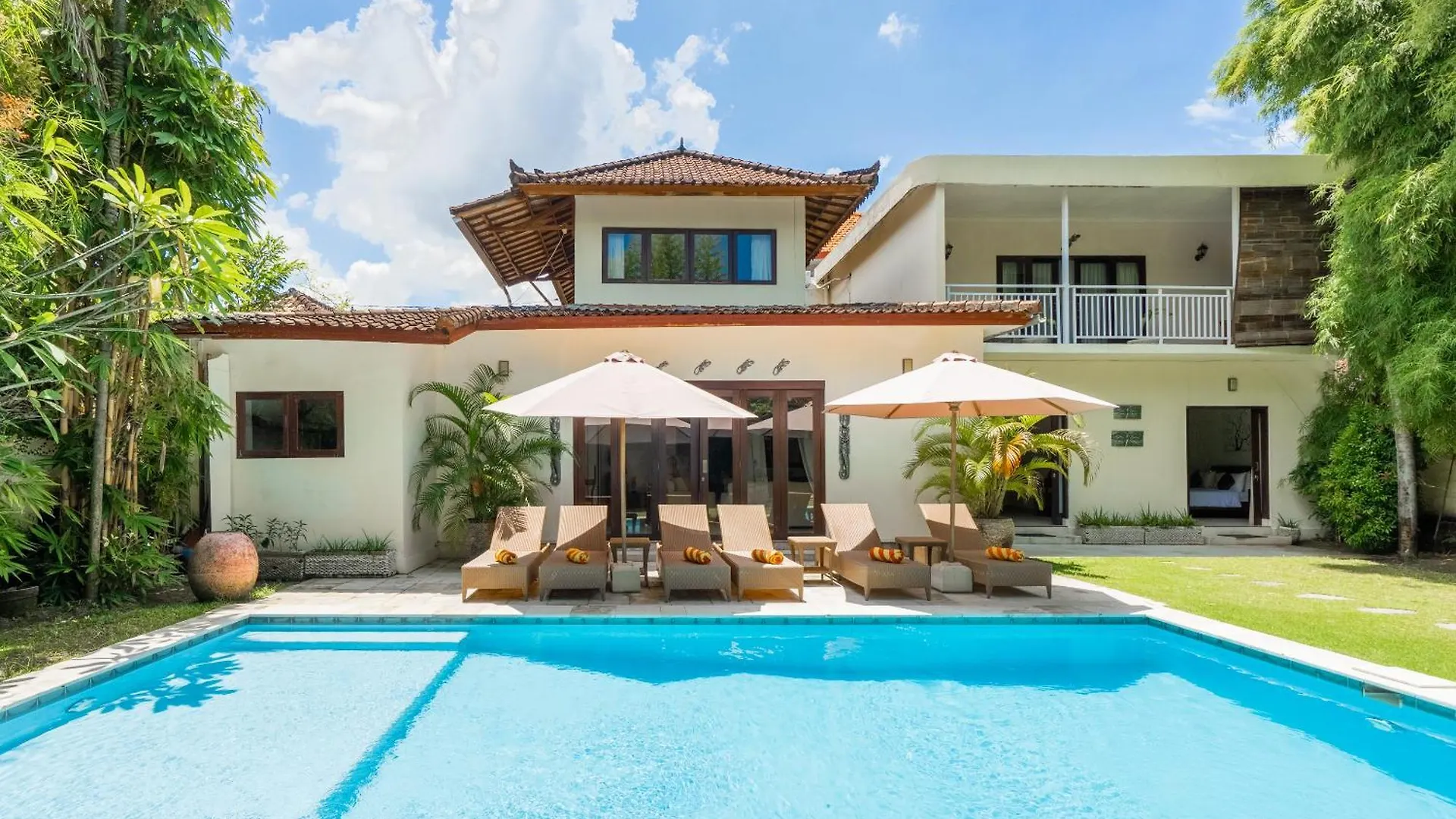 14 Bedroom Villa Vista Seminyak 0*,  Indonesien