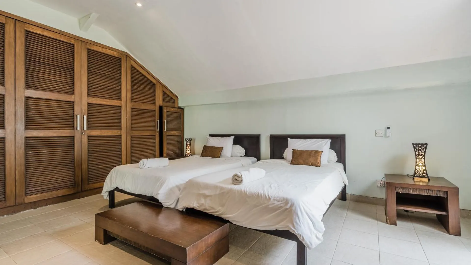 14 Bedroom Villa Vista Seminyak  スミニャック