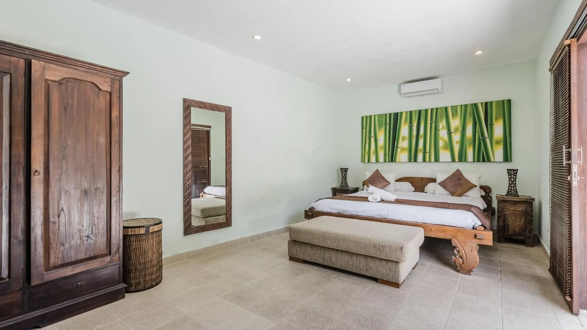 14 Bedroom Villa Vista Seminyak 0*, スミニャック